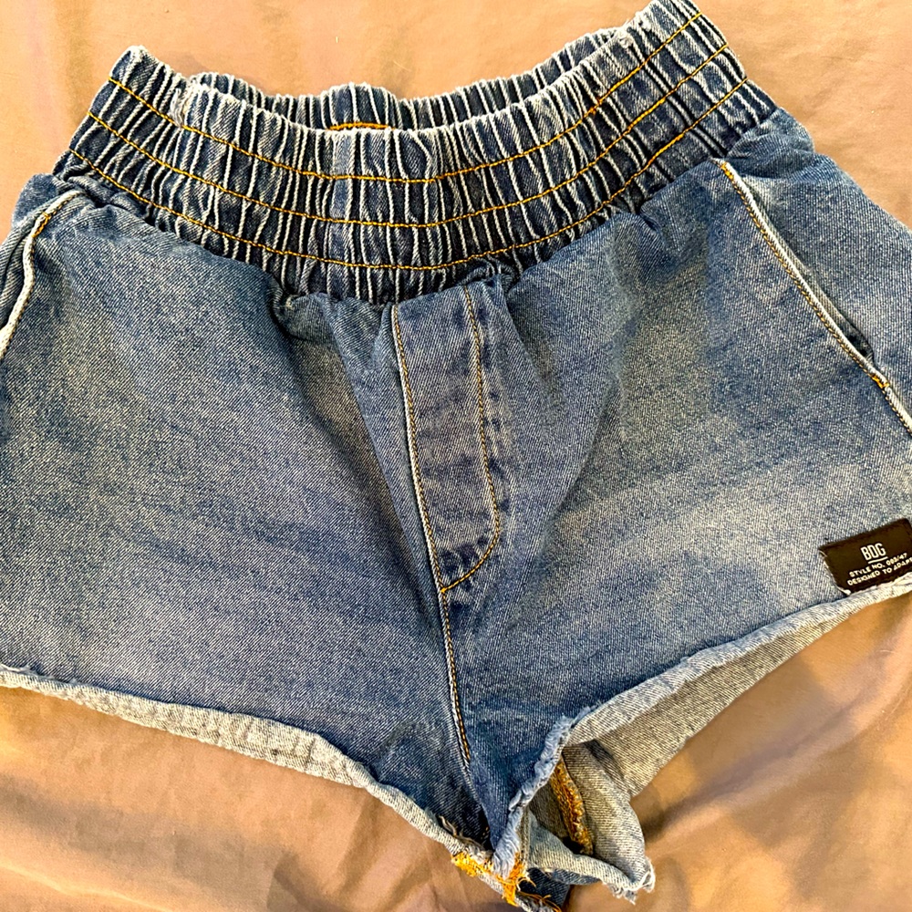 Urban Outfitters BDG denim shorts, size medium, EUC